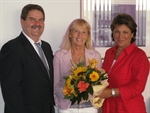 Bürgermeisterin Maria Pfordt gratuliert mehrfacher Weltmeisterin Hanne Venn