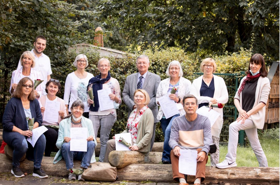 Neun ehrenamtliche Seniorenbegleiter freuen sich auf ihren Einsatz in Bergheim